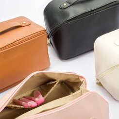 Nécessaire em PU com Abertura Total Personalizada